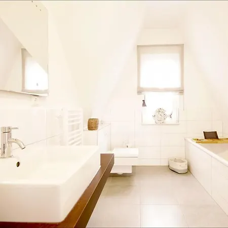 Roter Milan Apartment